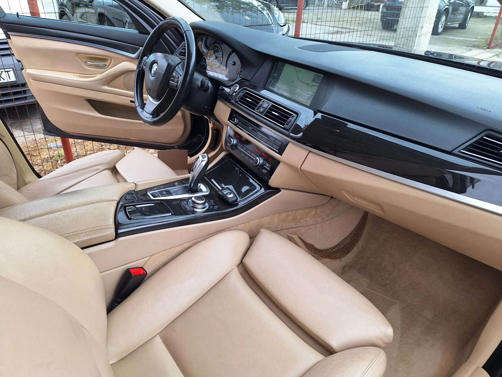 BMW 530 XD* НАВИ/КАМЕРА/КСЕНОН/КОЖА/ХЕДЪП/ФУЛЛ* , снимка 9 - Автомобили и джипове - 54377552