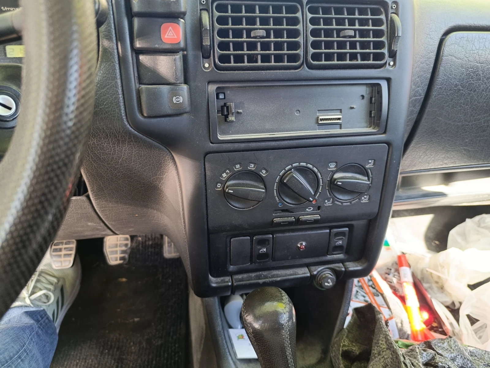 VW Polo 1.6 i, снимка 4 - Автомобили и джипове - 54441465