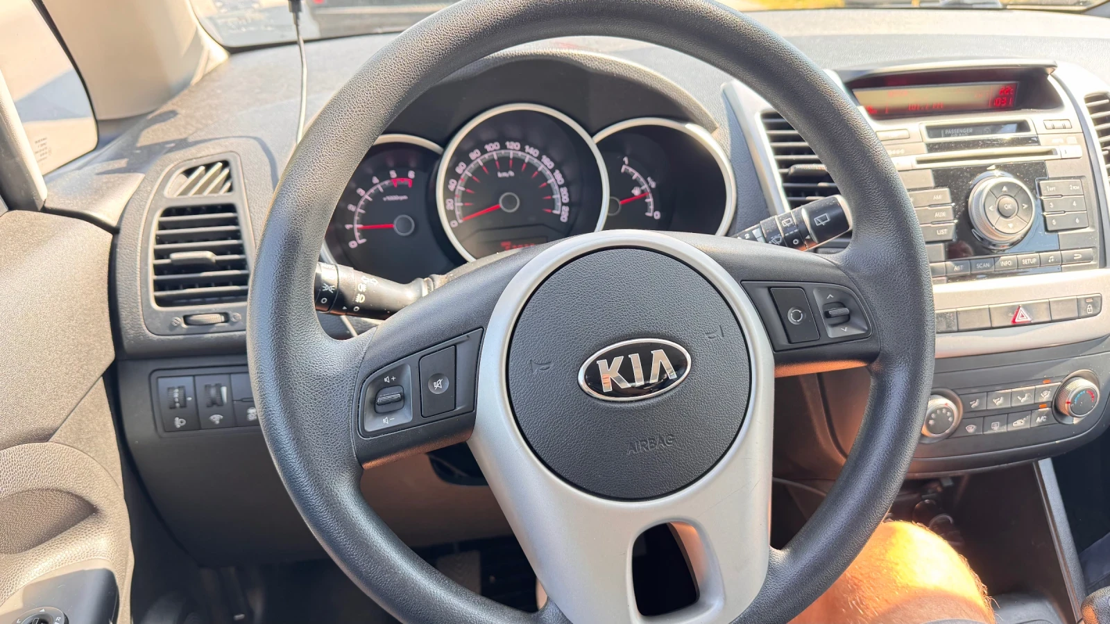 Kia Venga 1.4 CRDi, снимка 15 - Автомобили и джипове - 54989915
