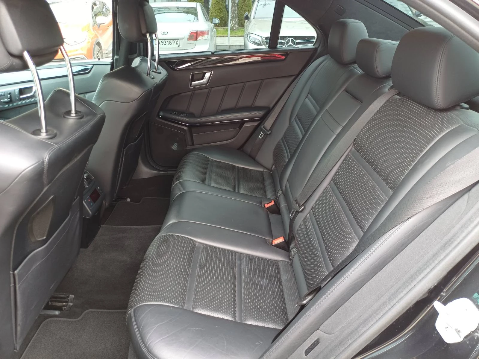 Mercedes-Benz E 63 AMG, снимка 14 - Автомобили и джипове - 55085228