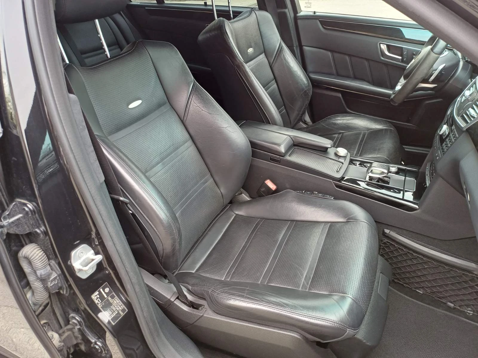Mercedes-Benz E 63 AMG, снимка 13 - Автомобили и джипове - 55085228