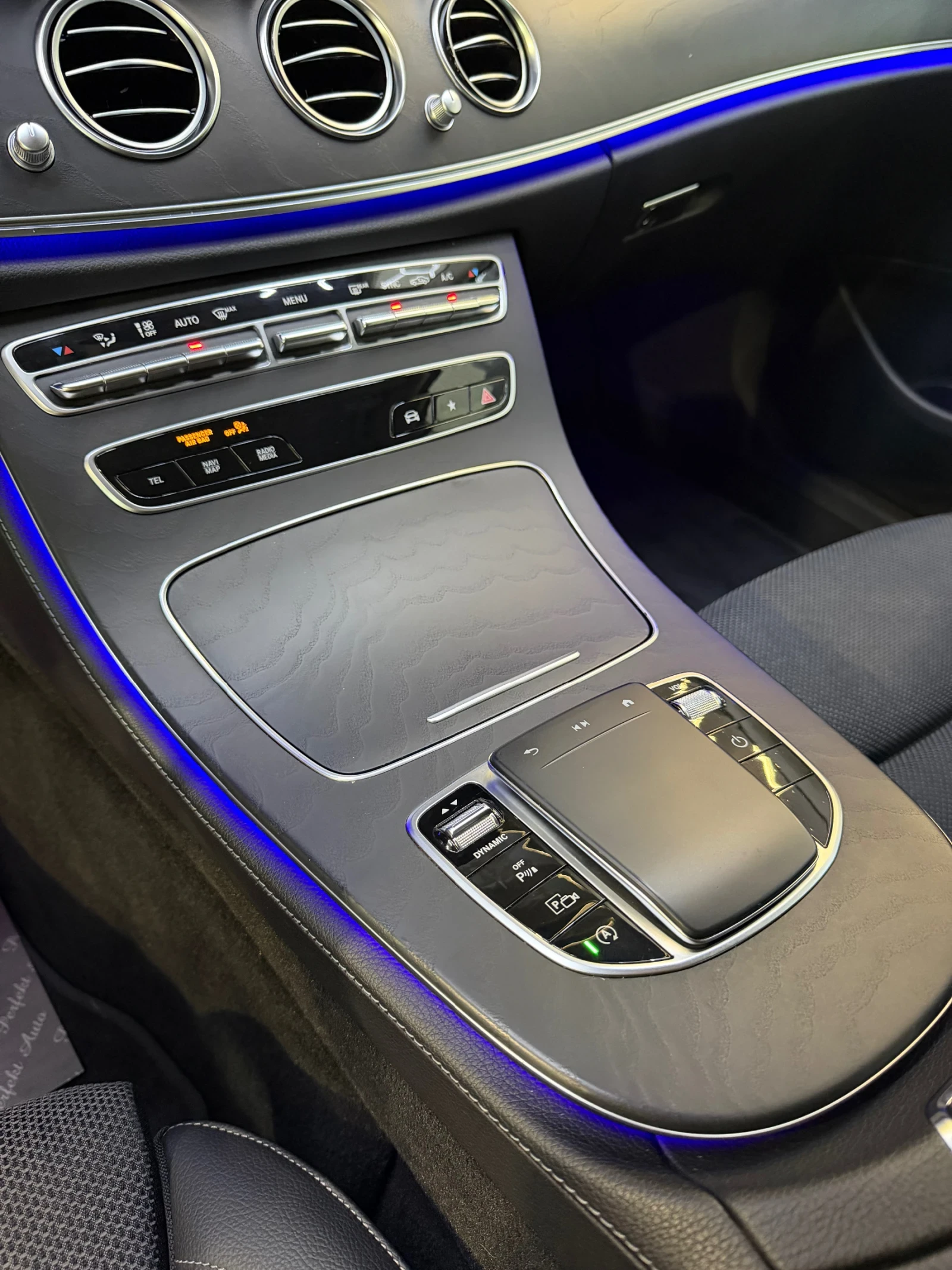 Mercedes-Benz E 220 d * LED * , снимка 8 - Автомобили и джипове - 55097216