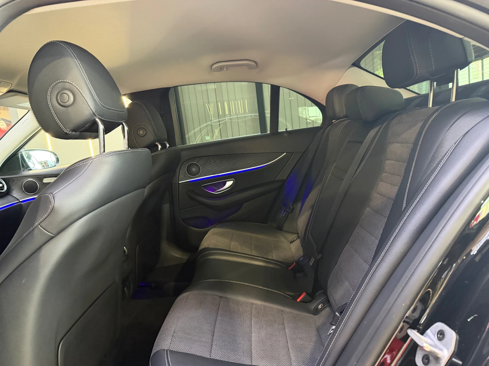 Mercedes-Benz E 220 d * LED * , снимка 5 - Автомобили и джипове - 55097216
