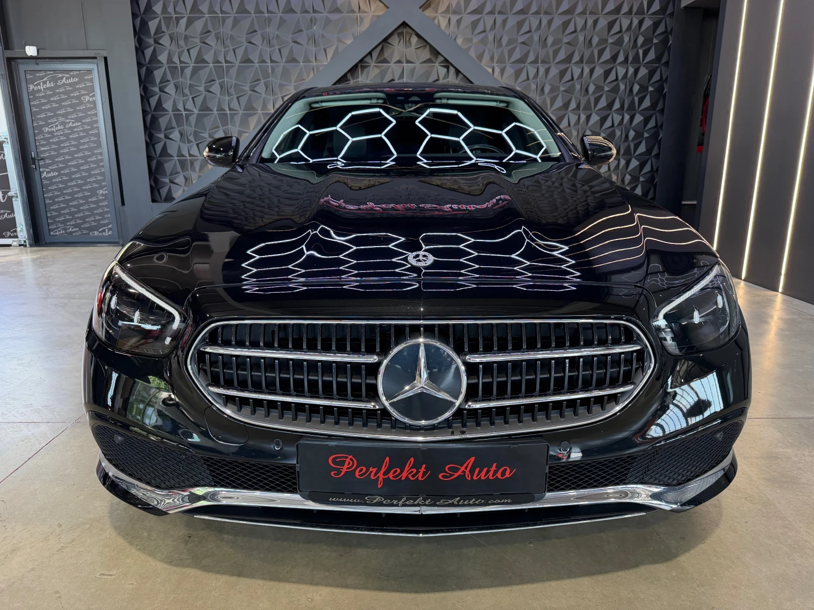 Mercedes-Benz E 220 d * LED * , снимка 2 - Автомобили и джипове - 55097216