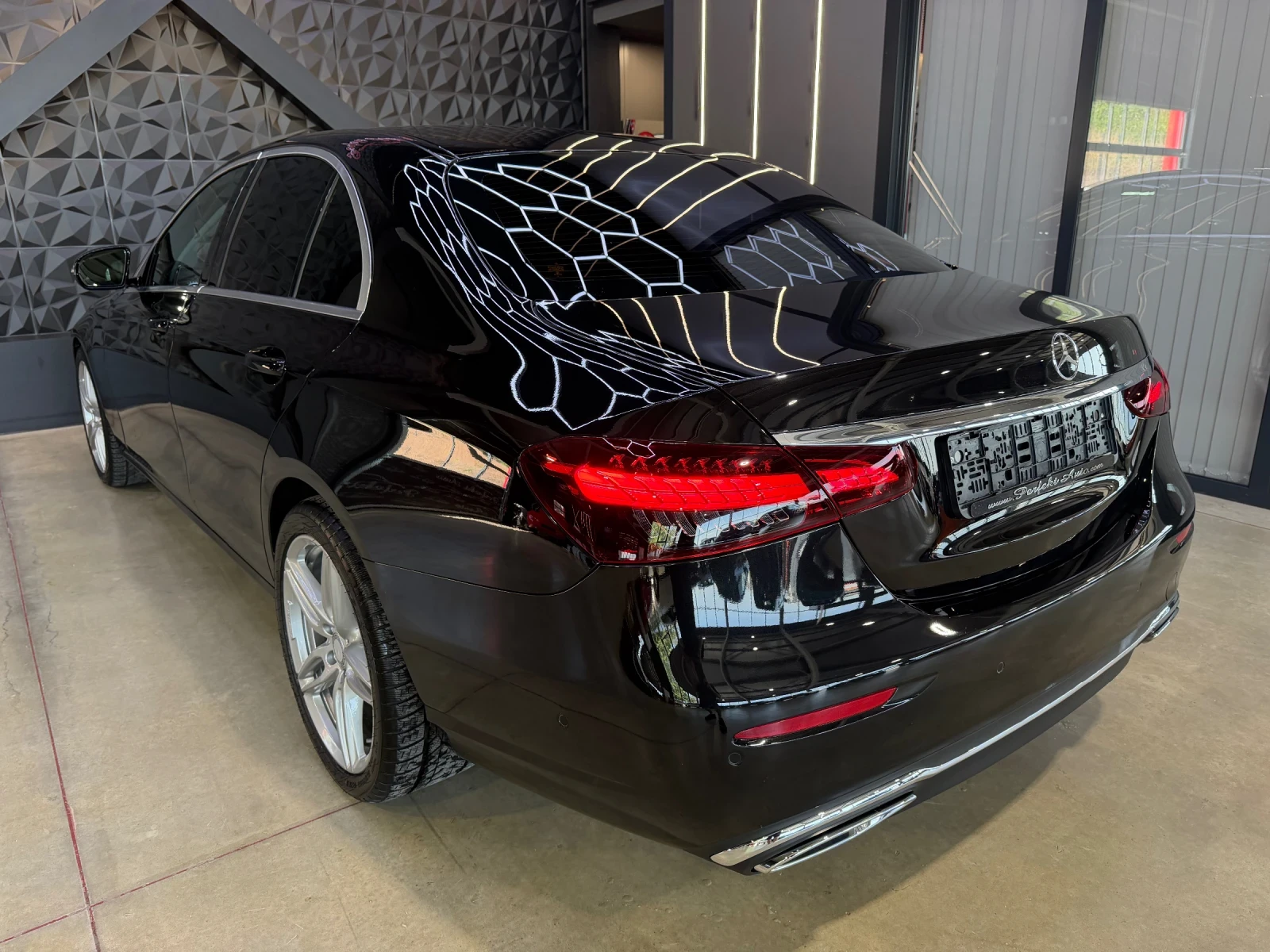 Mercedes-Benz E 220 d * LED * , снимка 3 - Автомобили и джипове - 55097216