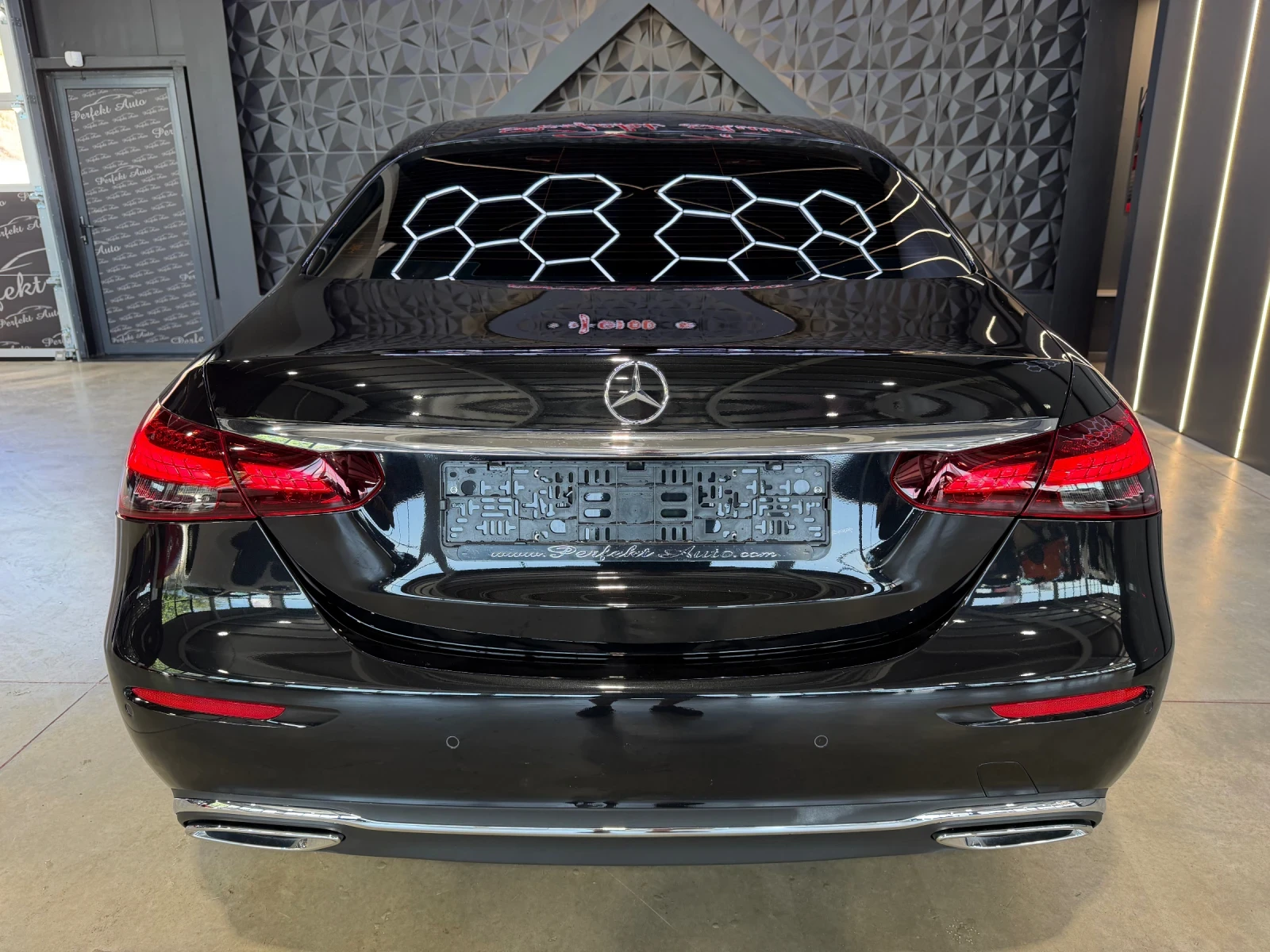 Mercedes-Benz E 220 d * LED * , снимка 4 - Автомобили и джипове - 55097216