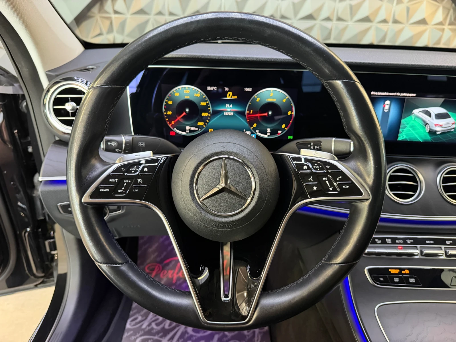 Mercedes-Benz E 220 d * LED * , снимка 11 - Автомобили и джипове - 55097216