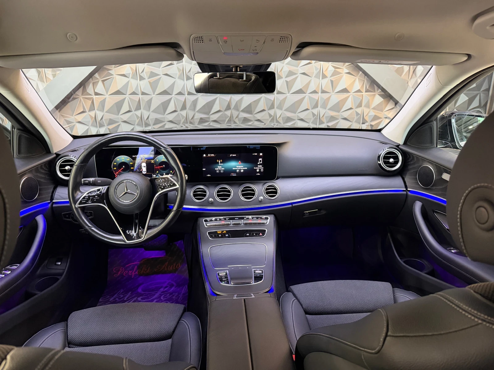 Mercedes-Benz E 220 d * LED * , снимка 6 - Автомобили и джипове - 55097216