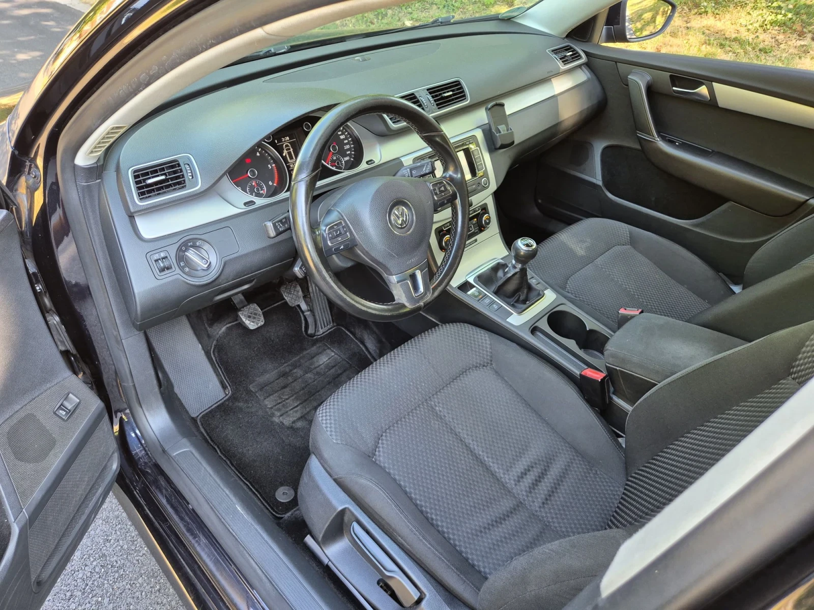 VW Passat 2.0TDI Comfortline 140кс Navi Подгрев, снимка 12 - Автомобили и джипове - 55616504