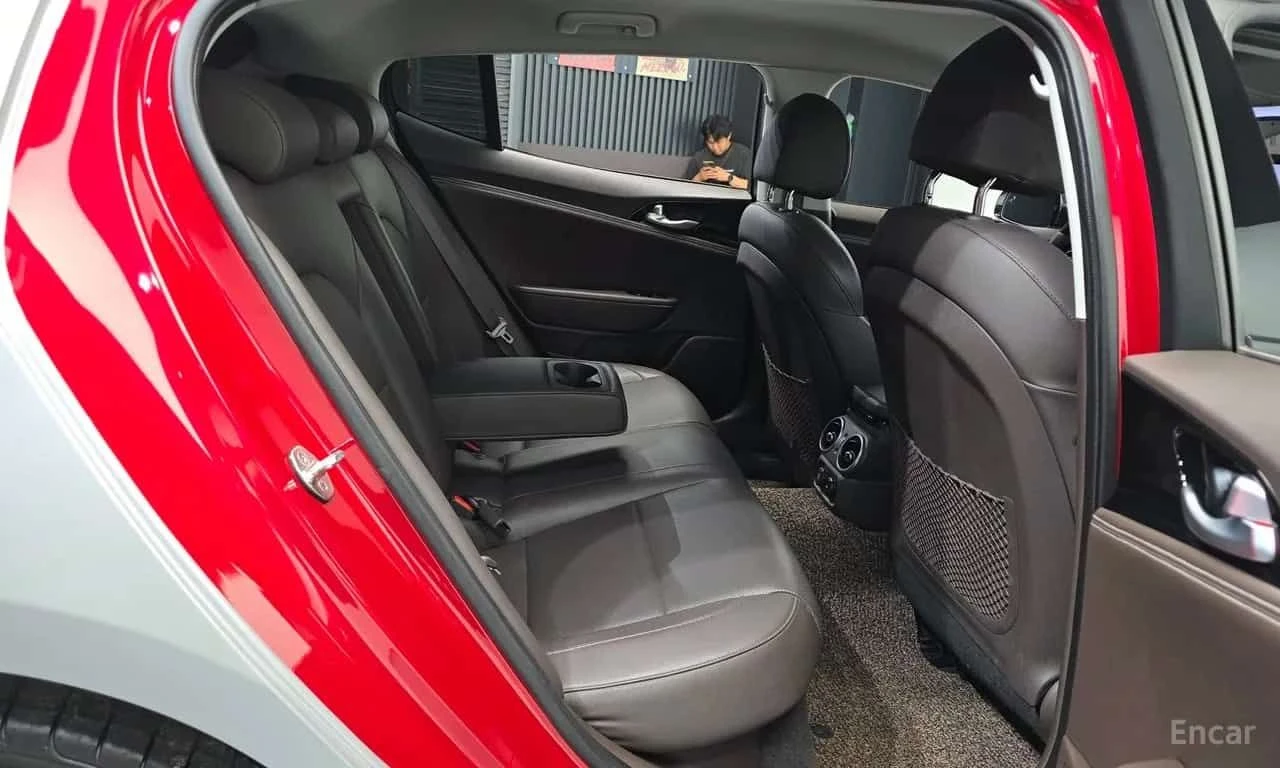 Kia Stinger * 3.3 Turbo AWD * ЦЕНА ДО БГ, снимка 14 - Автомобили и джипове - 55709472