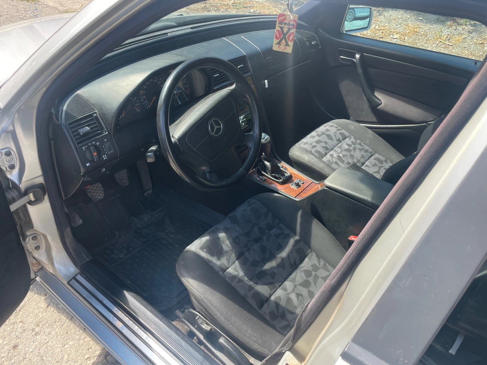 Mercedes-Benz C 180, снимка 7 - Автомобили и джипове - 55722597