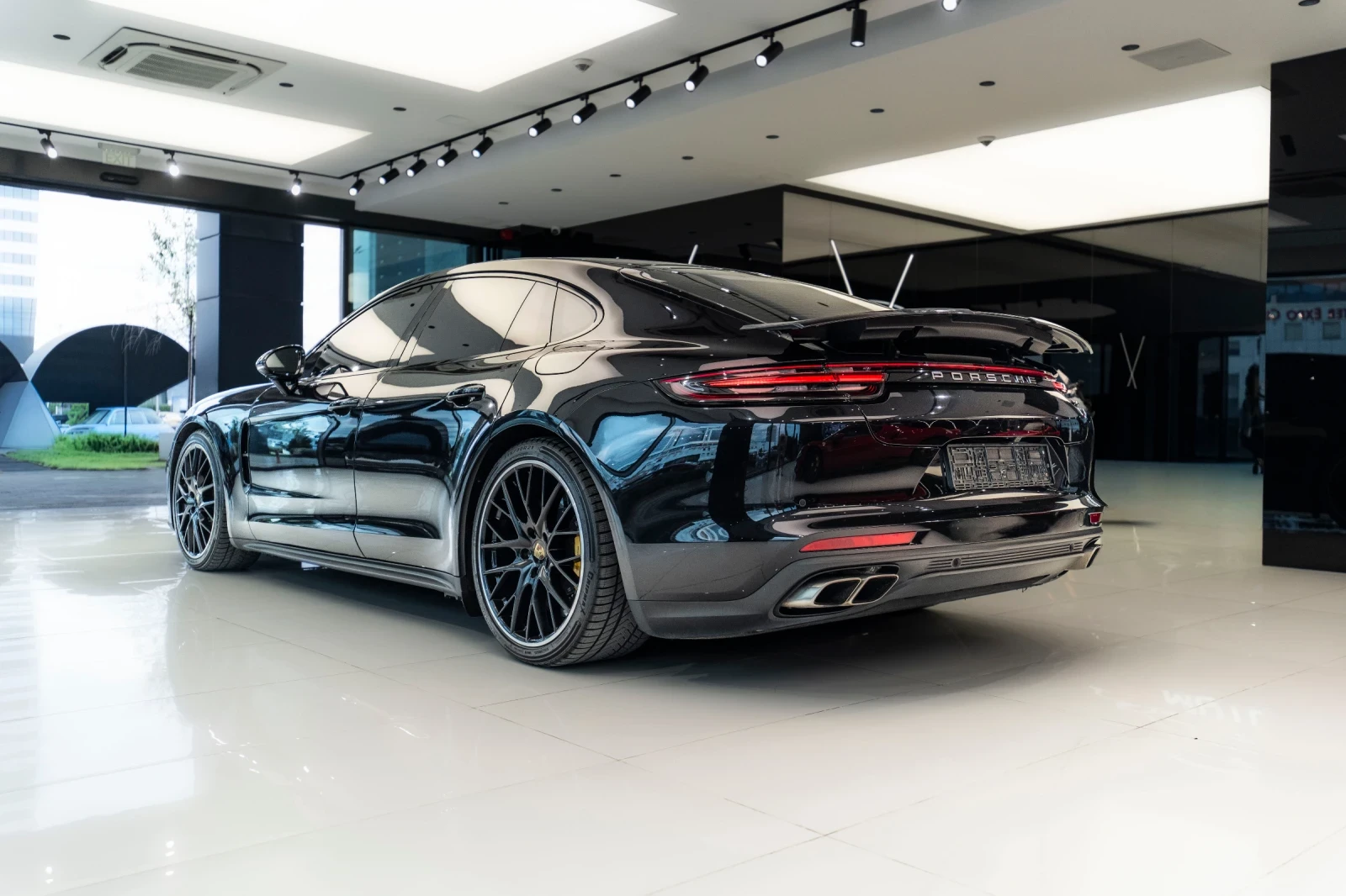 Porsche Panamera TURBO S* BURMESTER* SOFTCLOSE* KEYLESS* RED BELTS*, снимка 3 - Автомобили и джипове - 56088050
