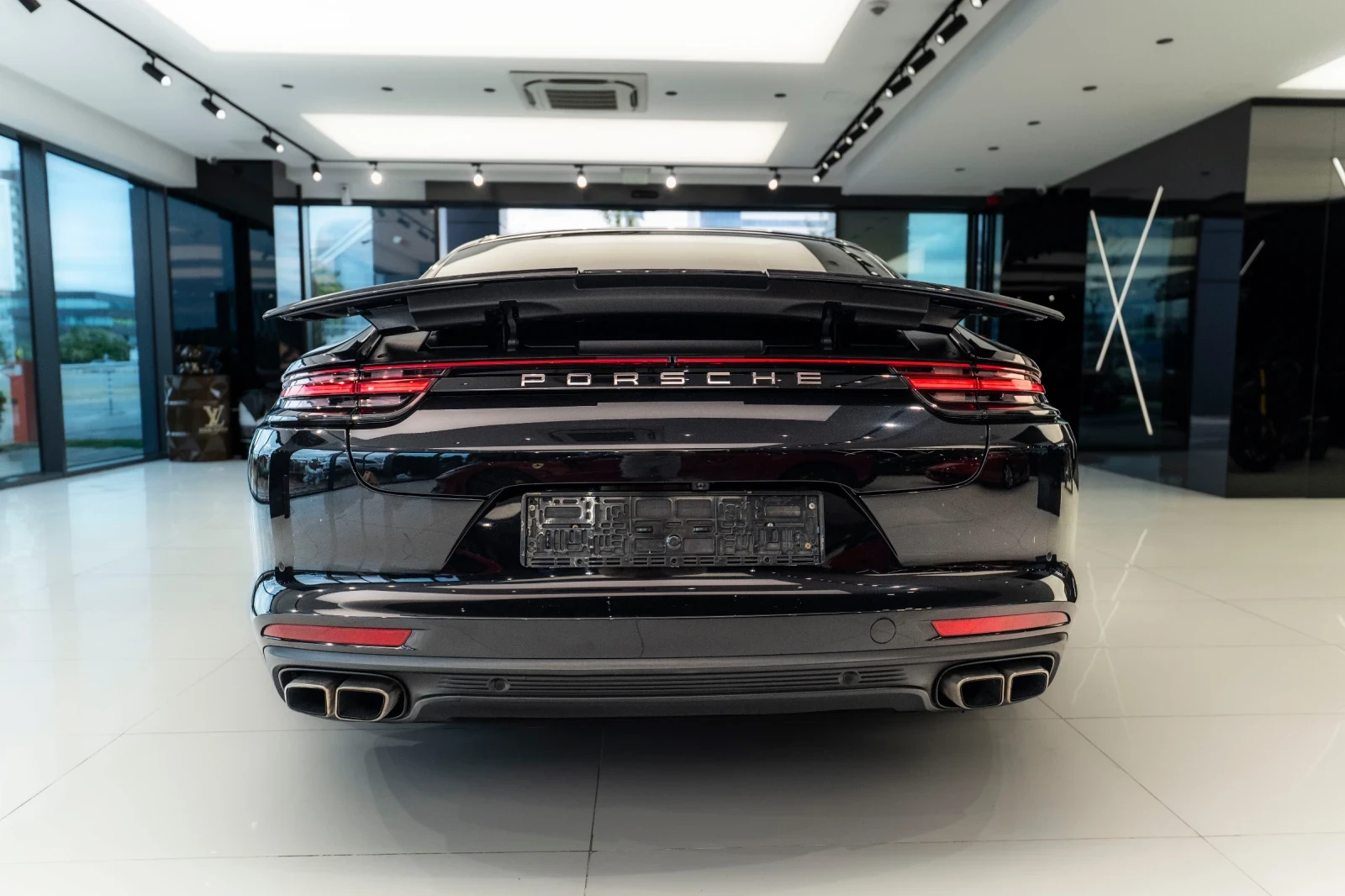 Porsche Panamera TURBO S* BURMESTER* SOFTCLOSE* KEYLESS* RED BELTS*, снимка 4 - Автомобили и джипове - 56088050