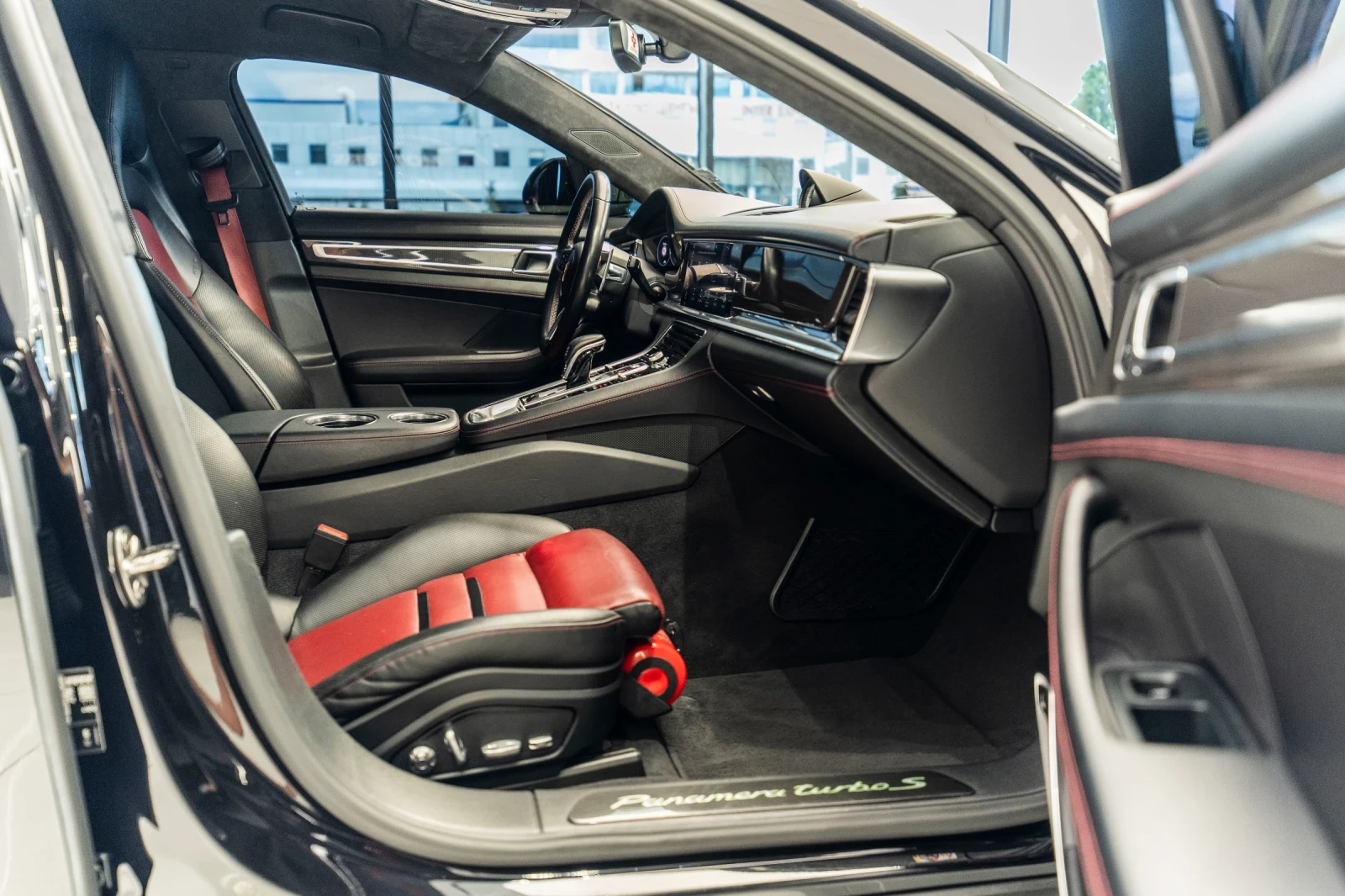 Porsche Panamera TURBO S* BURMESTER* SOFTCLOSE* KEYLESS* RED BELTS*, снимка 10 - Автомобили и джипове - 56088050