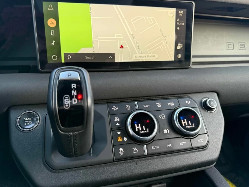 Land Rover Defender * 110 X Dynamic SE AWD * CARFAX * БЕЗ ПЪРВОНАЧАЛНА, снимка 12 - Автомобили и джипове - 52968462