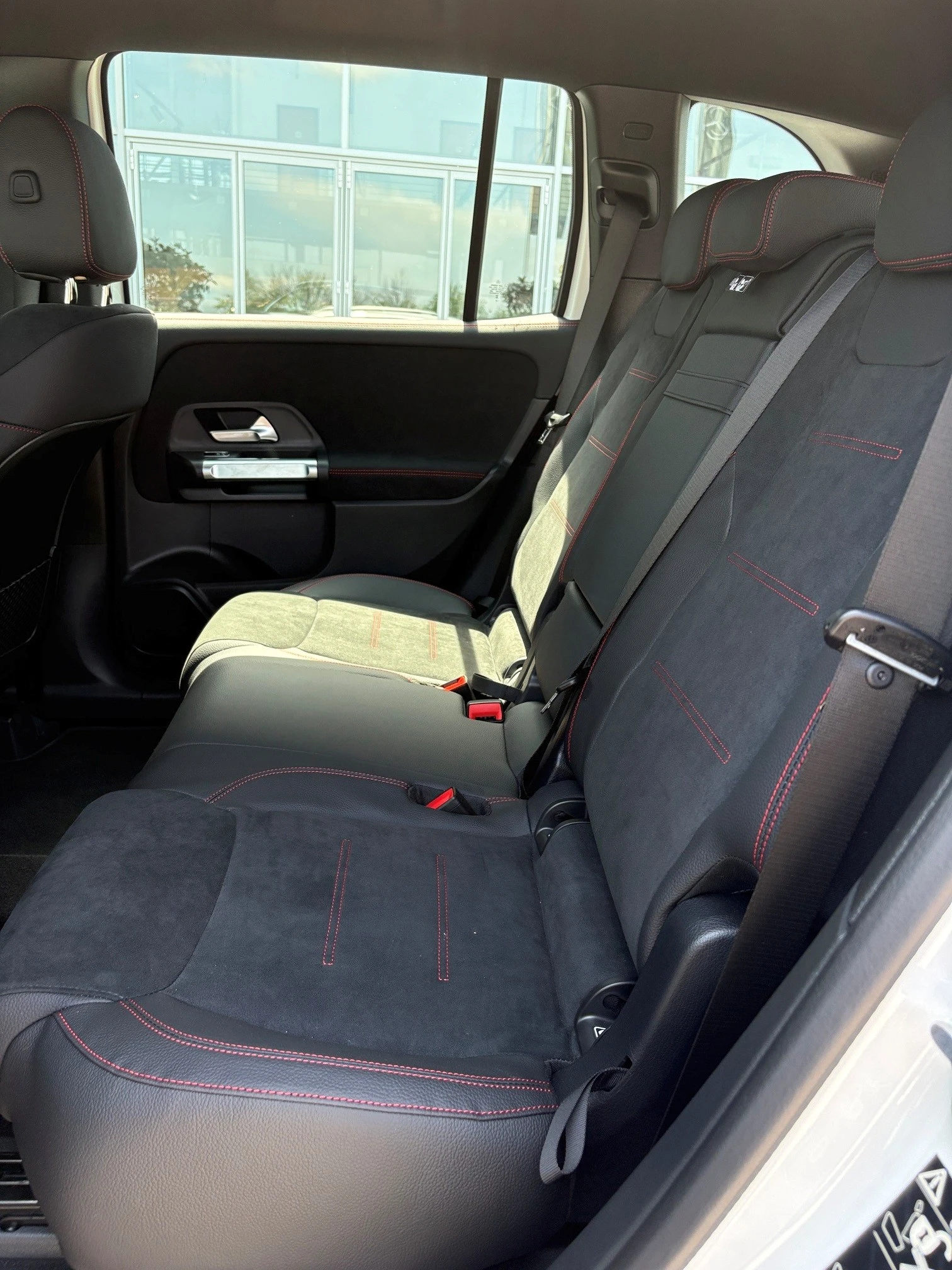 Mercedes-Benz GLB 200d 4MATIC 6+ 1, снимка 11 - Автомобили и джипове - 53164337
