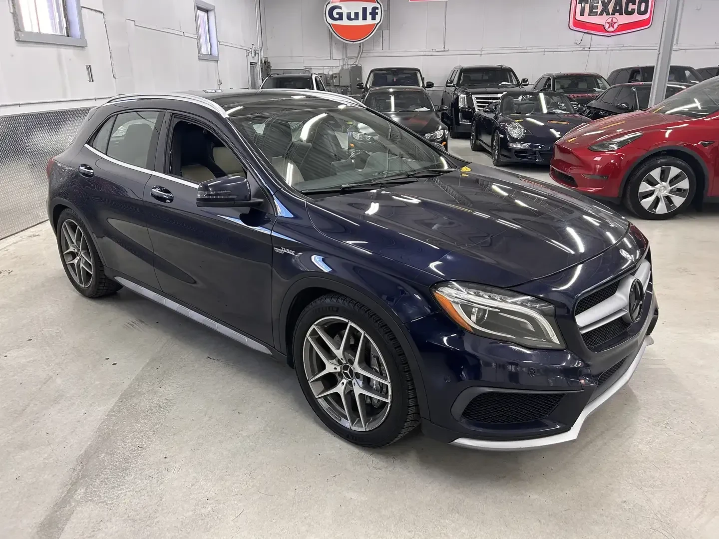 Mercedes-Benz GLA 45 AMG БИКОЛОРЕН САЛОН БЯЛО/ЧЕРНО PANO ЕЛ. БАГАЖНИК