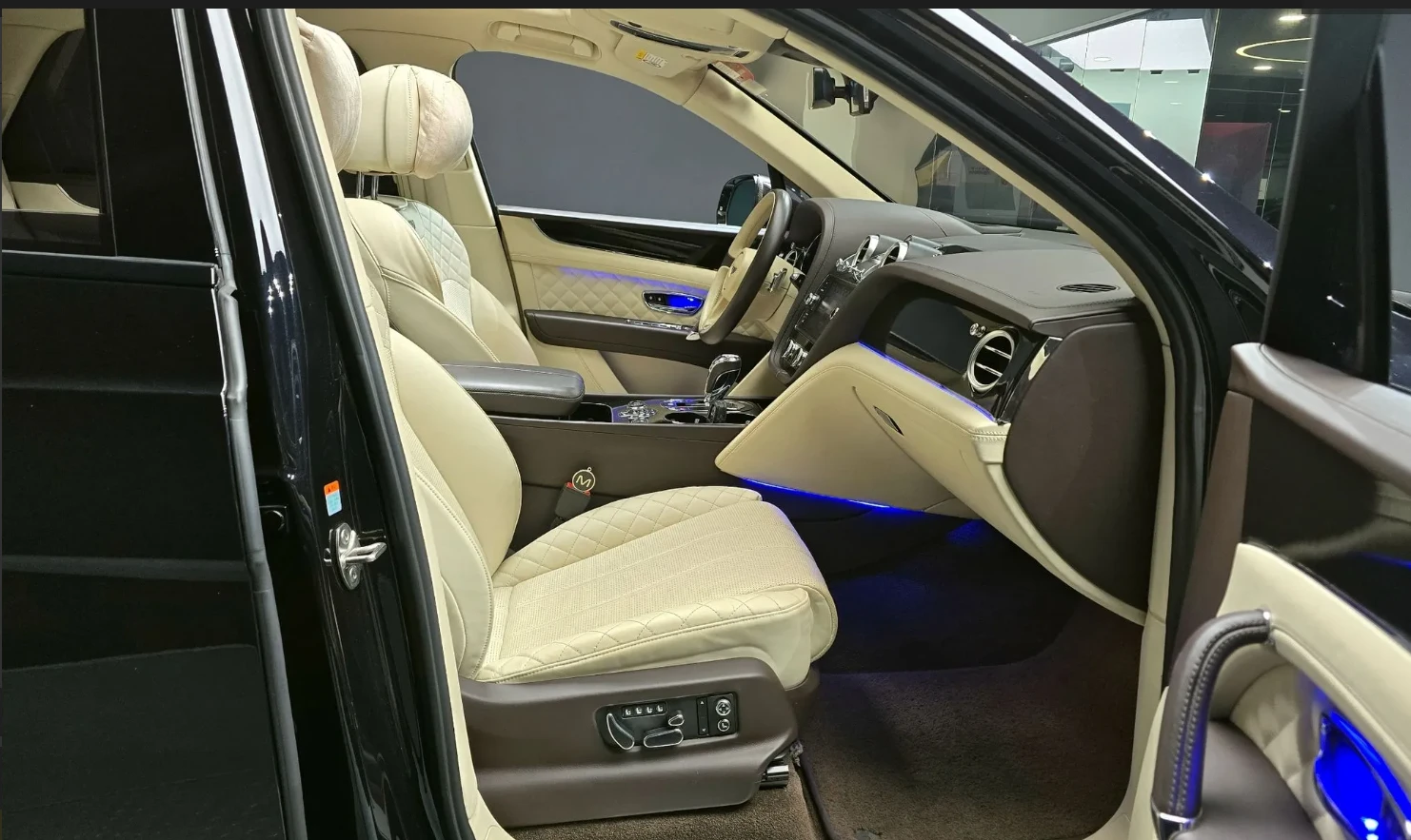Bentley Bentayga W12 FULL, снимка 11 - Автомобили и джипове - 54835422