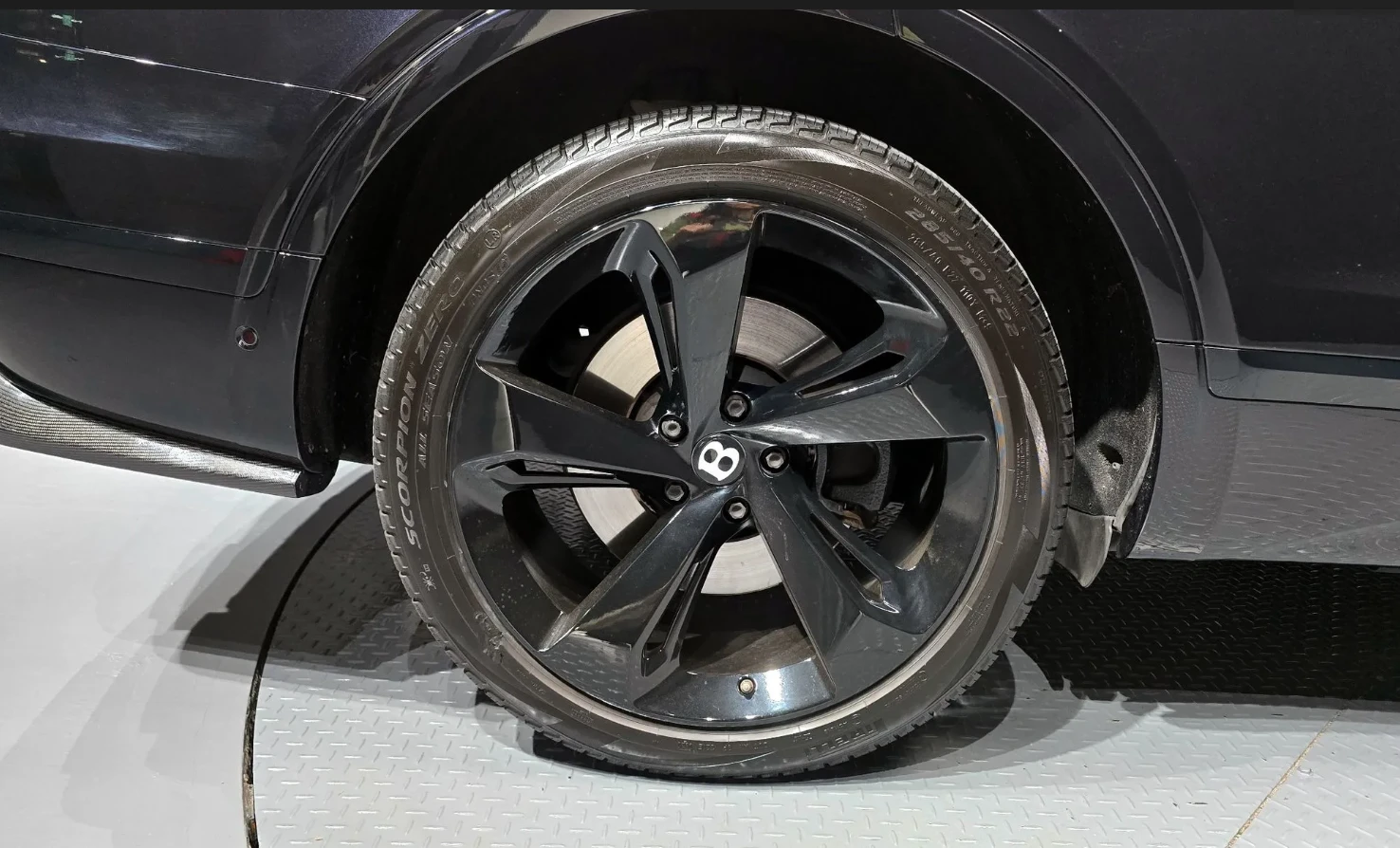 Bentley Bentayga W12 FULL, снимка 16 - Автомобили и джипове - 54835422