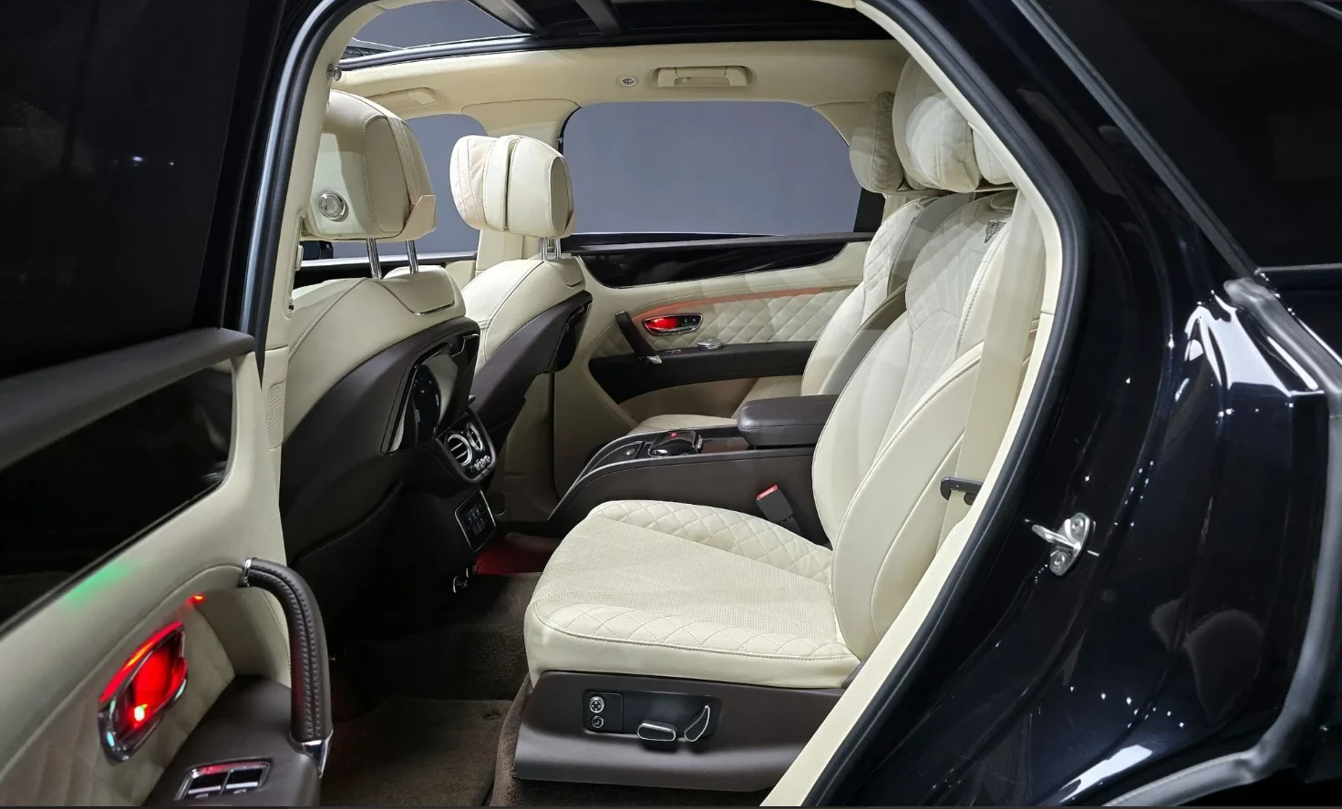 Bentley Bentayga W12 FULL, снимка 12 - Автомобили и джипове - 54835422