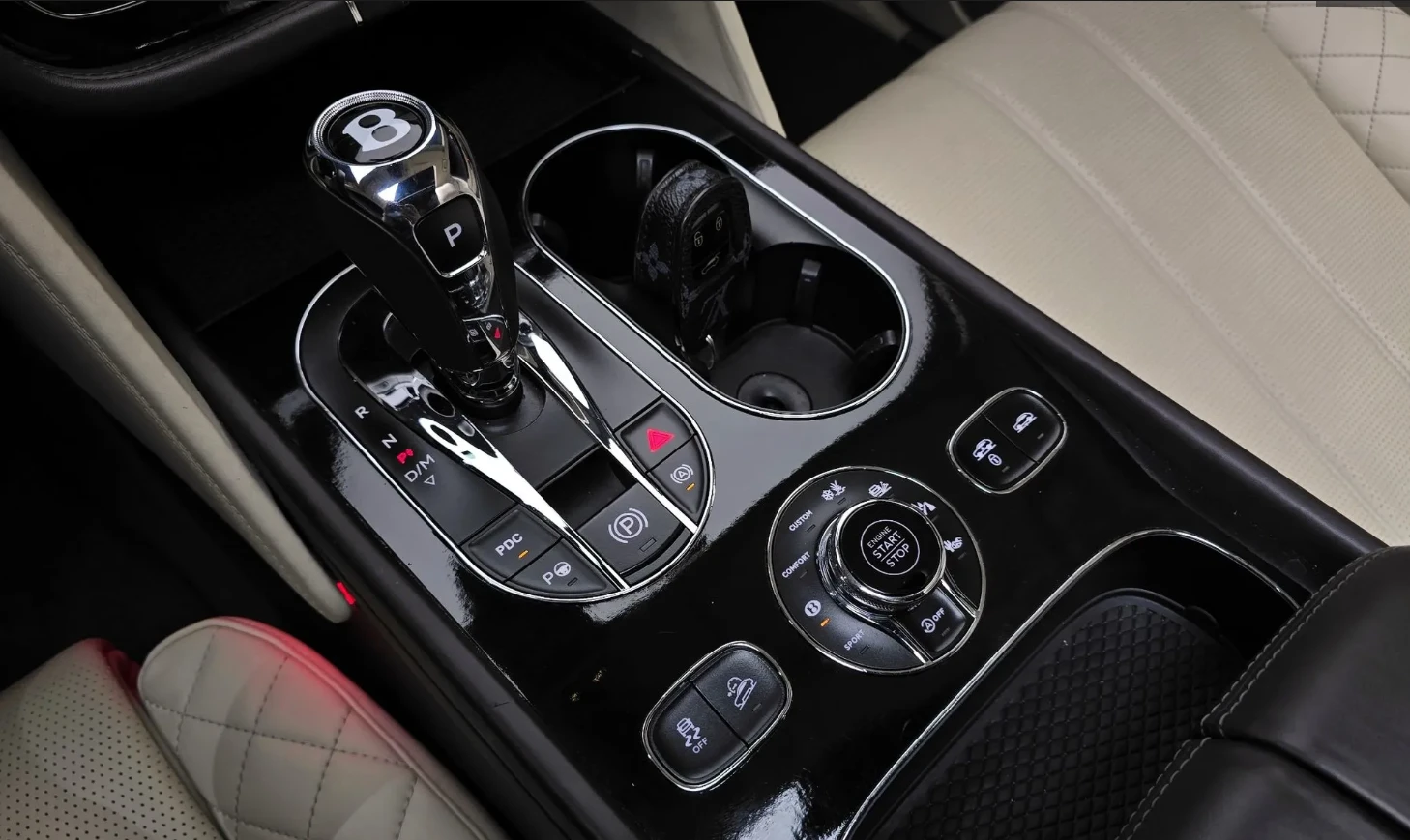 Bentley Bentayga W12 FULL, снимка 9 - Автомобили и джипове - 54835422