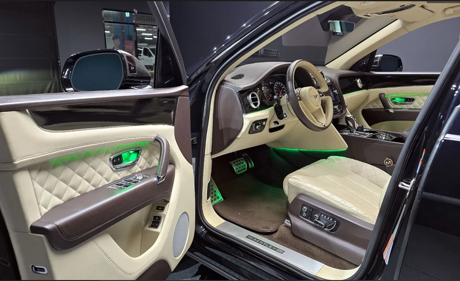 Bentley Bentayga W12 FULL, снимка 6 - Автомобили и джипове - 54835422