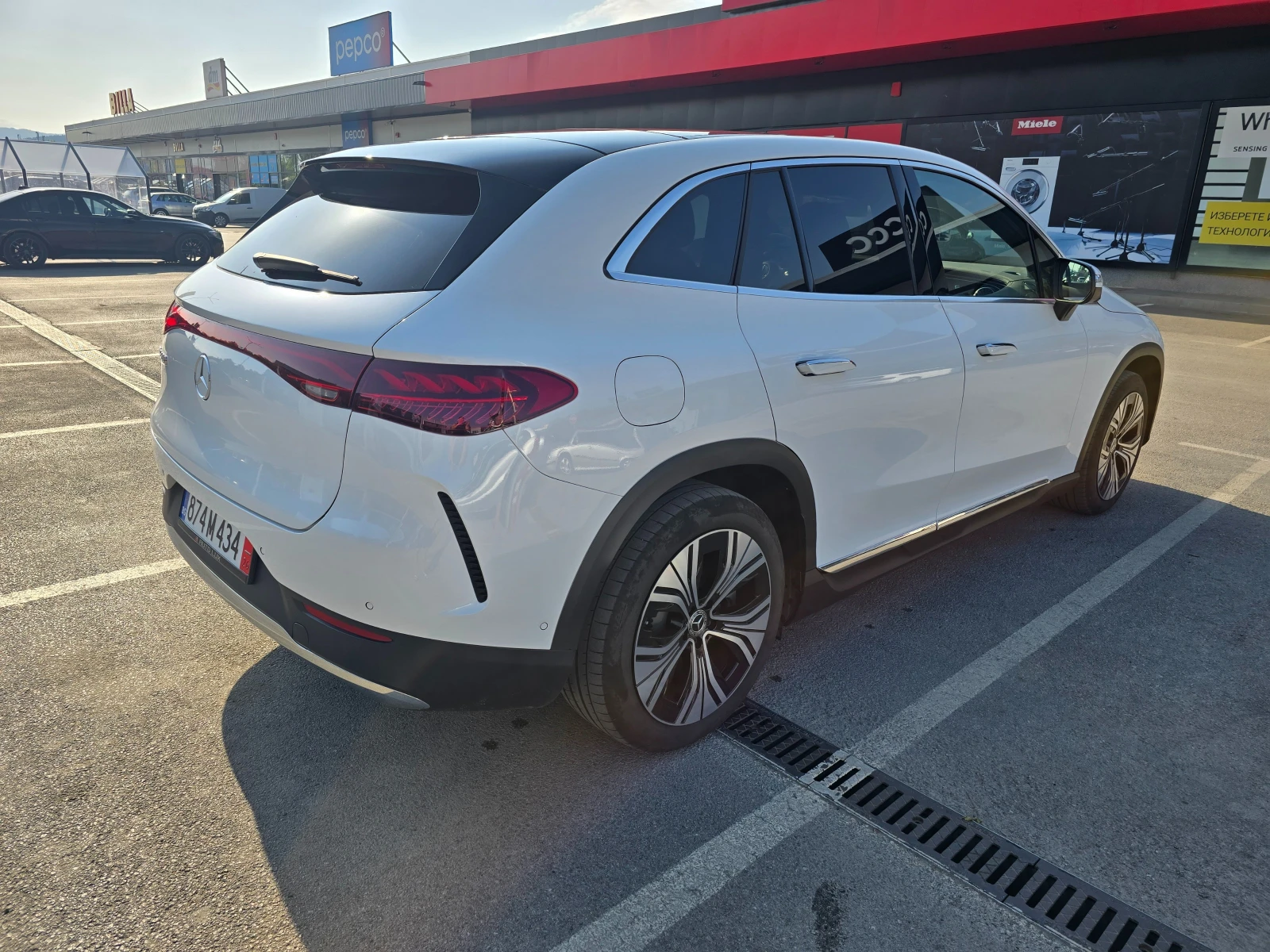 Mercedes-Benz EQE SUV 300 HyperScreen / Гаранция / BURM / Pano 360, снимка 5 - Автомобили и джипове - 55920058