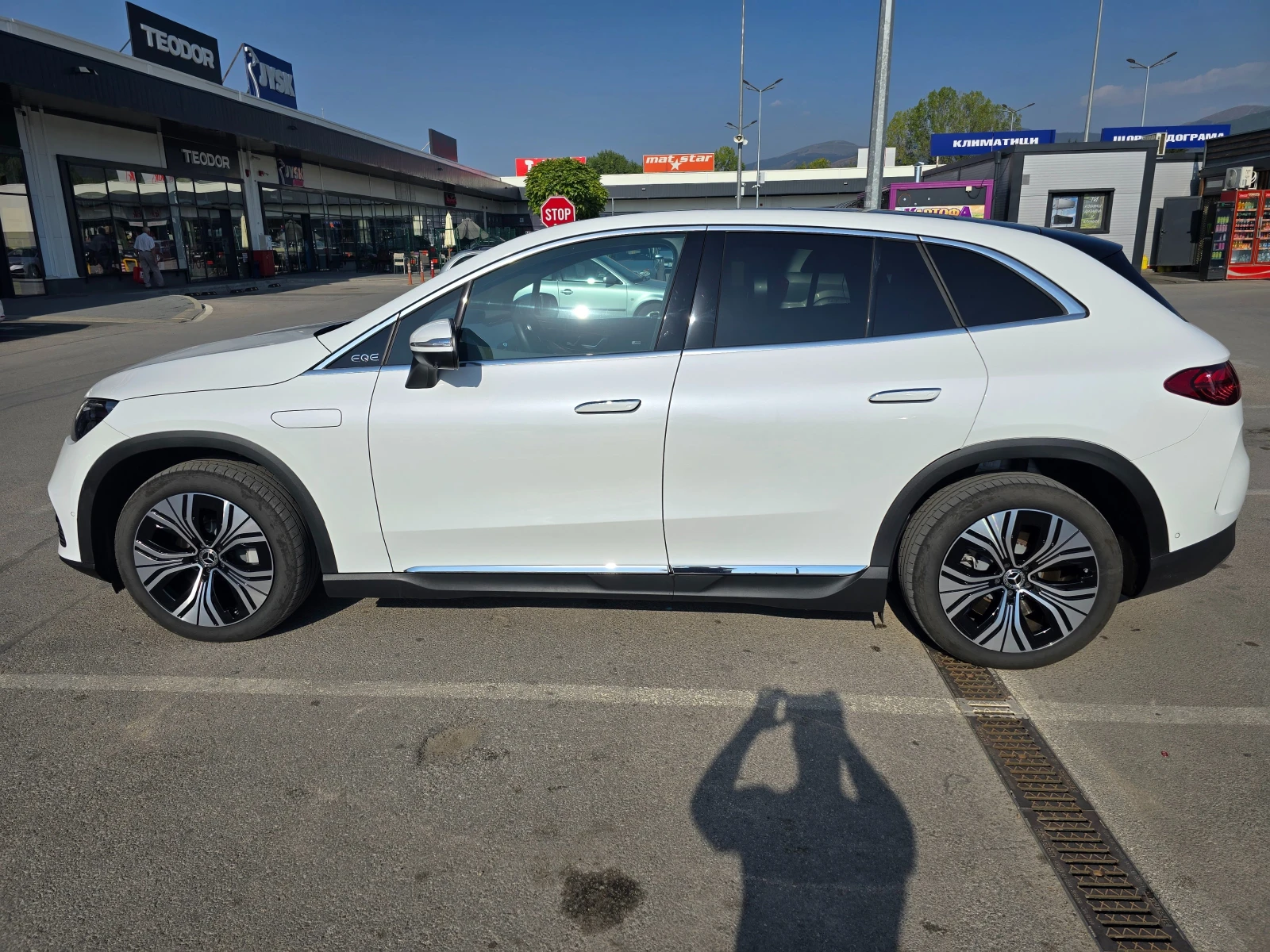 Mercedes-Benz EQE SUV 300 HyperScreen / Гаранция / BURM / Pano 360, снимка 8 - Автомобили и джипове - 55920058