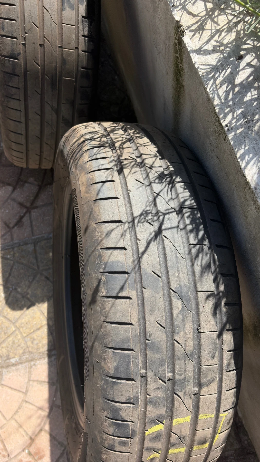 Гуми Летни 205/65R17, снимка 2 - Гуми и джанти - 55608192