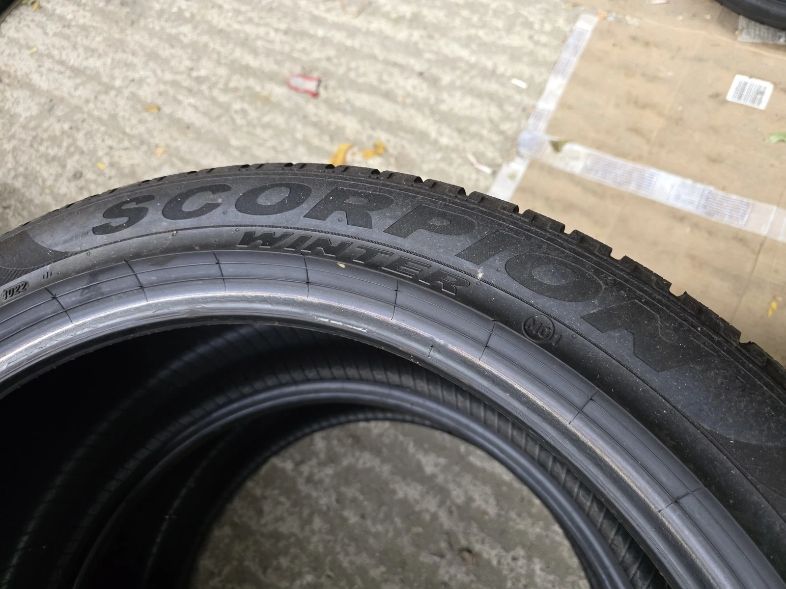 Гуми Зимни 285/40R22, снимка 8 - Гуми и джанти - 56724558