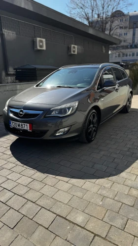Opel Astra Sports Tourer, снимка 3