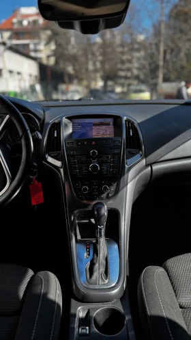Opel Astra Sports Tourer, снимка 8