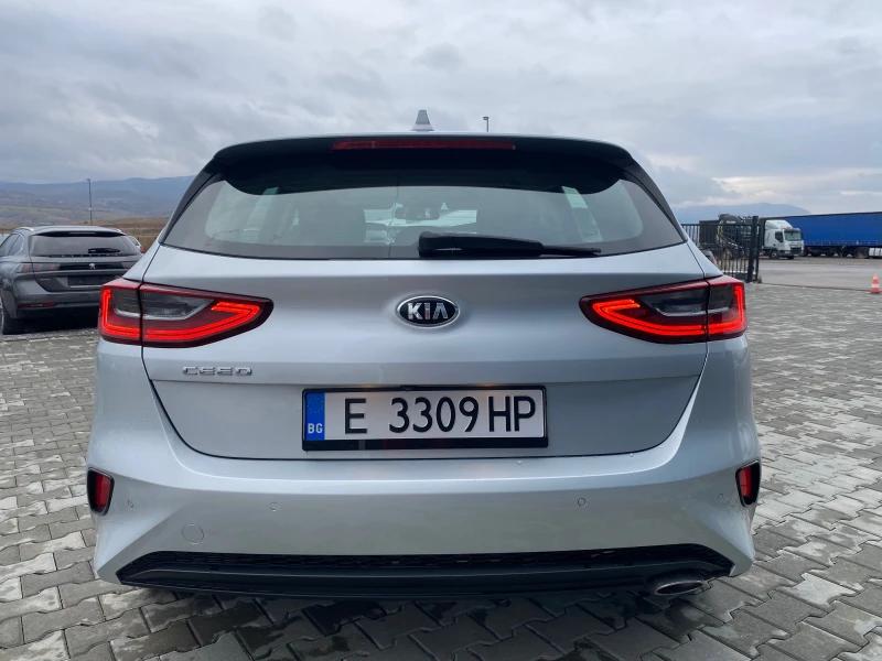 Kia Ceed 1.6crdi, снимка 6 - Автомобили и джипове - 47933088