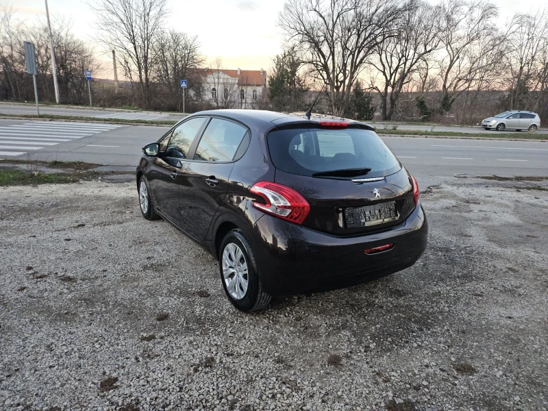 Peugeot 208 1.4i, снимка 7 - Автомобили и джипове - 48378684