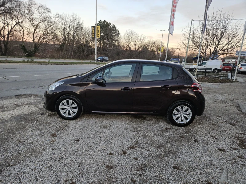 Peugeot 208 1.4i, снимка 8 - Автомобили и джипове - 48378684