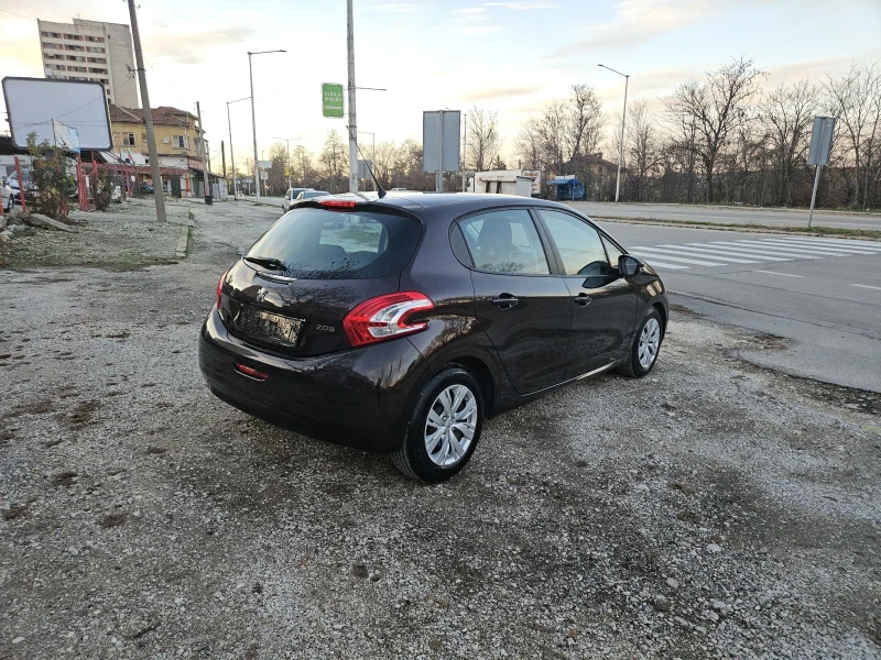 Peugeot 208 1.4i, снимка 5 - Автомобили и джипове - 48378684