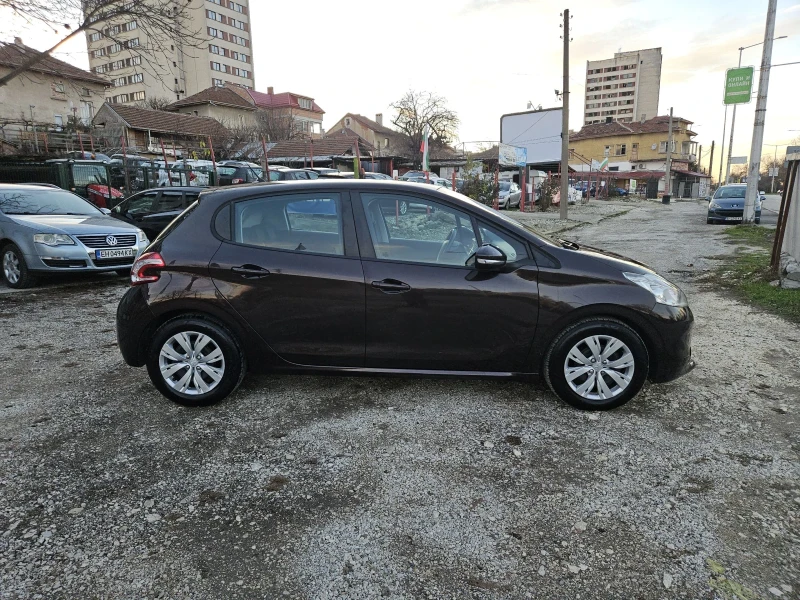 Peugeot 208 1.4i, снимка 4 - Автомобили и джипове - 48378684