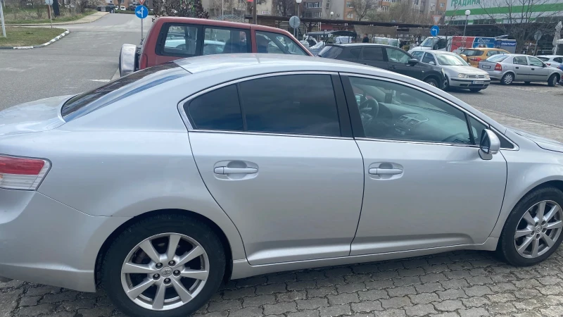 Toyota Avensis, снимка 4 - Автомобили и джипове - 49162902