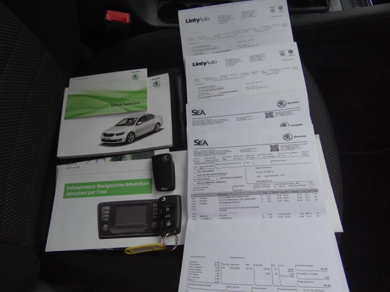 Skoda Octavia Scout 2.0tdi-150k.c. /4 X 4/ Навигация / Euro-6B /, снимка 14 - Автомобили и джипове - 49762391