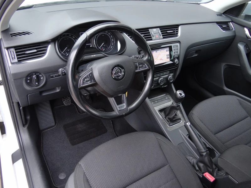 Skoda Octavia Scout 2.0tdi-150k.c. /4 X 4/ Навигация / Euro-6B /, снимка 8 - Автомобили и джипове - 49762391