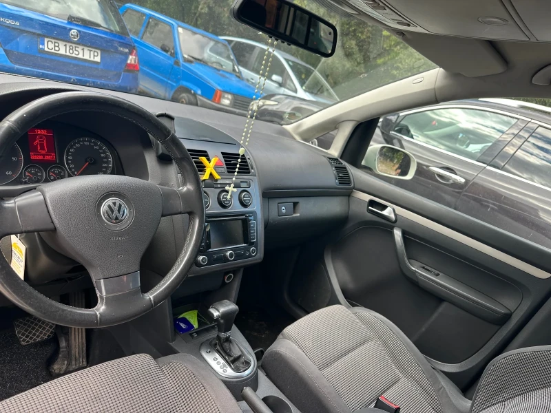 VW Touran, снимка 6 - Автомобили и джипове - 52093733