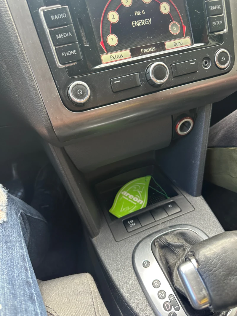 VW Touran, снимка 10 - Автомобили и джипове - 52093733