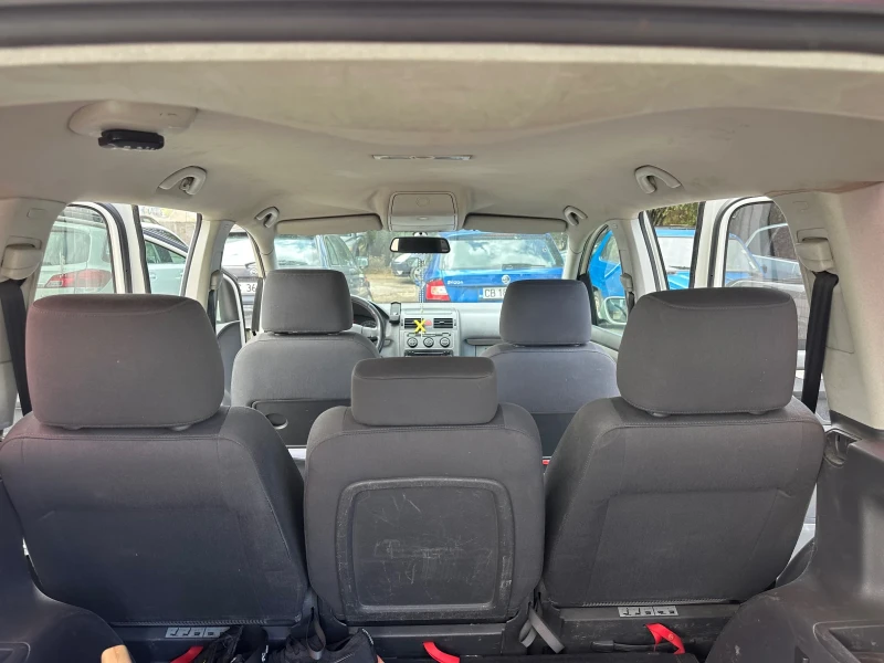 VW Touran, снимка 7 - Автомобили и джипове - 52093733