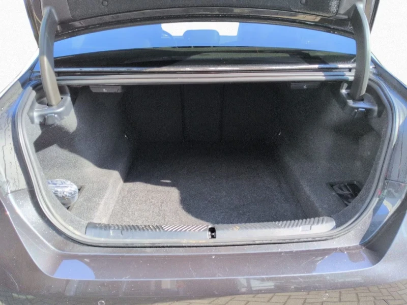 BMW 520 G60/190HP/HUD/CAM/AMBI/KLESS/975v, снимка 6 - Автомобили и джипове - 53600401