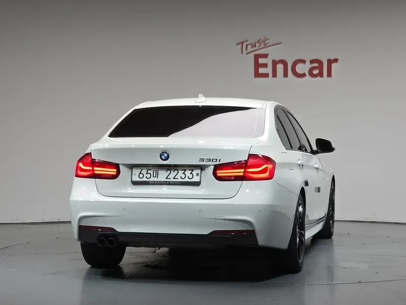 BMW 330 I M Sports Shadow, снимка 3 - Автомобили и джипове - 55803660