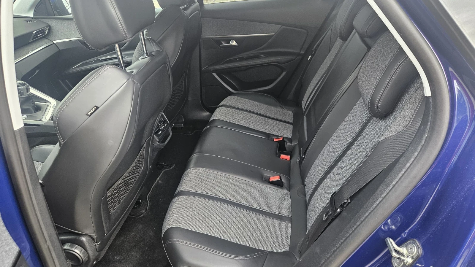 Peugeot 3008 1.2i Puretech, снимка 13 - Автомобили и джипове - 54214572