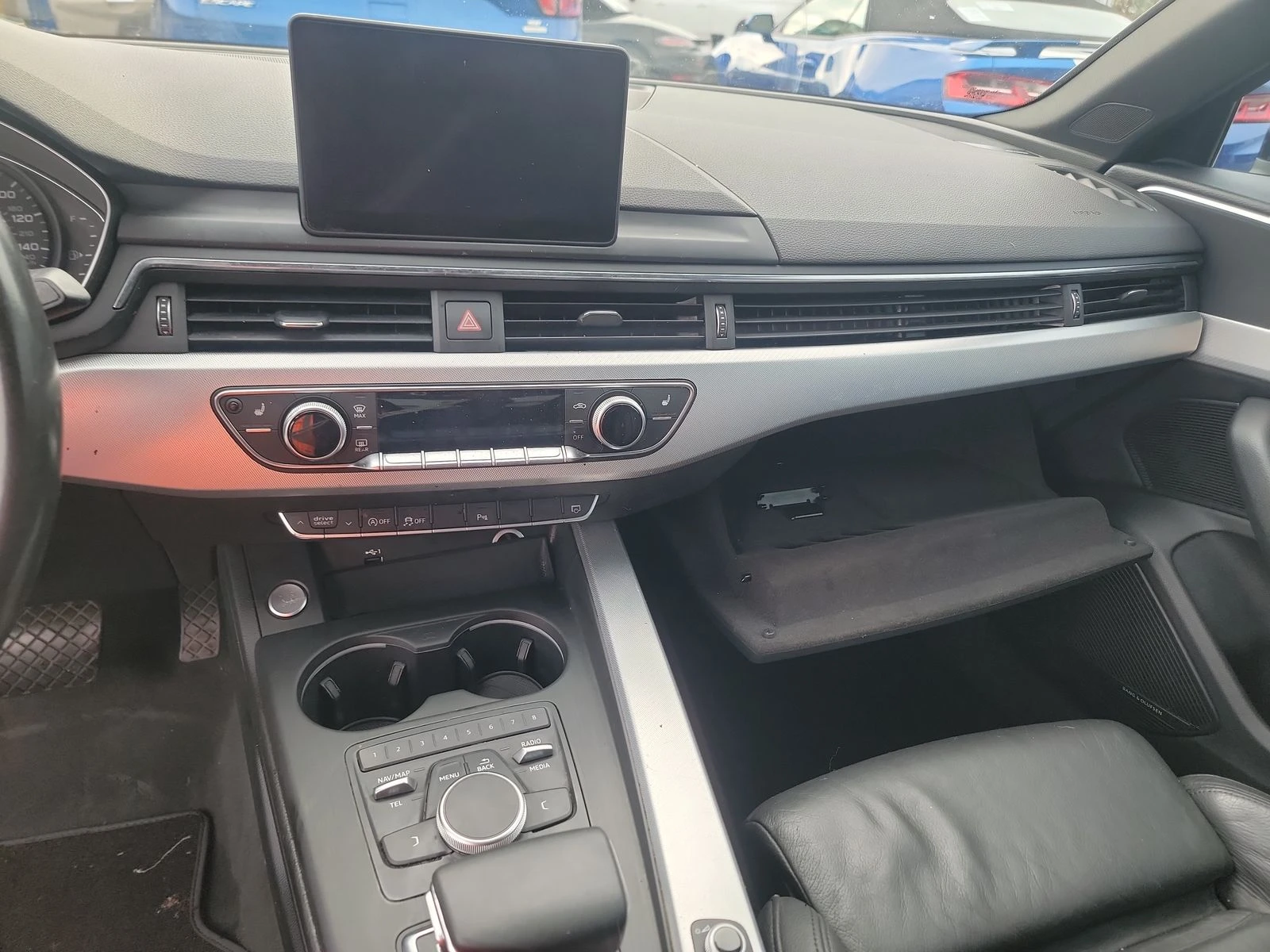 Audi A4 PREMIUM* PLUS* BANG* OLUFSEN* 360КАМЕРИ* КЕЙЛЕС* П - изображение 10