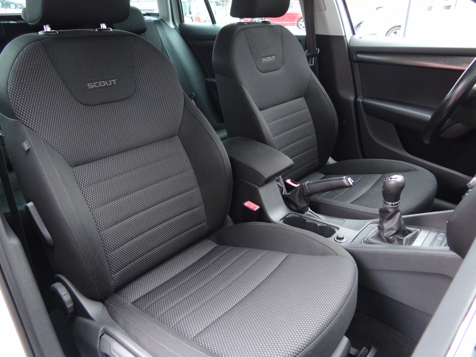 Skoda Octavia Scout 2.0tdi-150k.c. / 4X4 /  / Euro-6B / | Mobile.bg   11