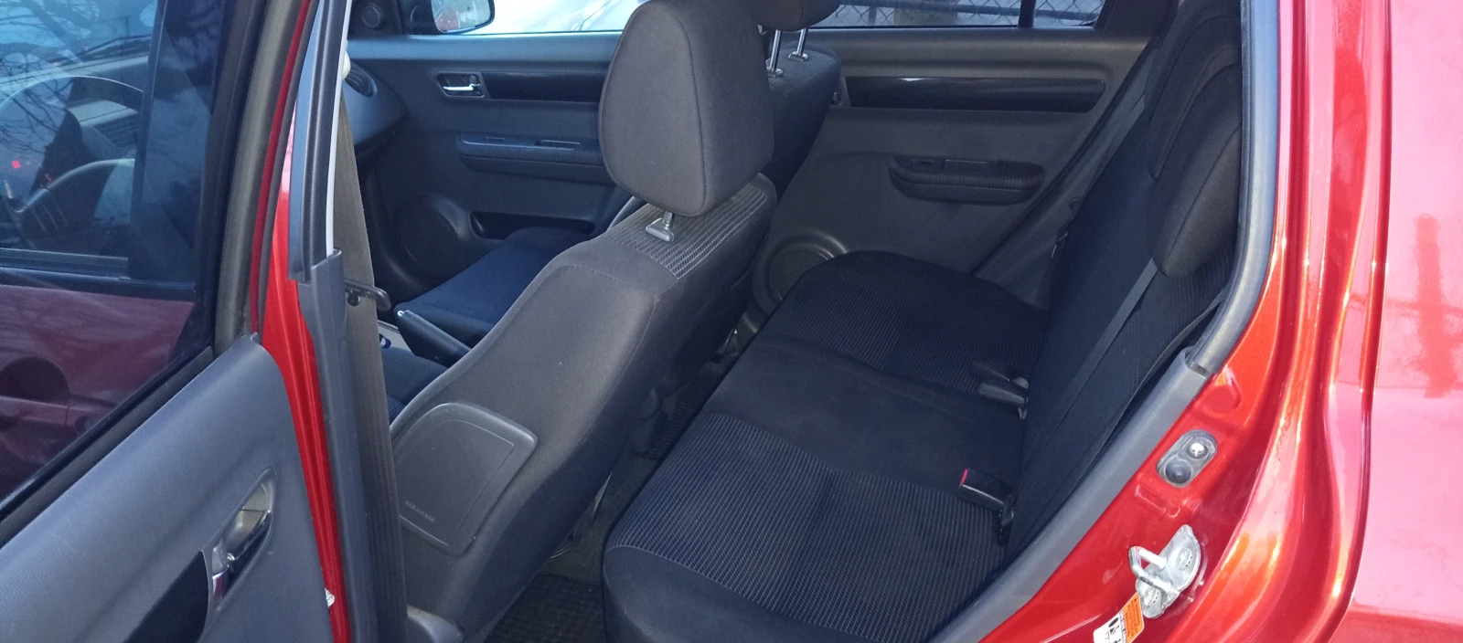 Suzuki Swift 1.3i 4X4 FACELIFT  - изображение 10