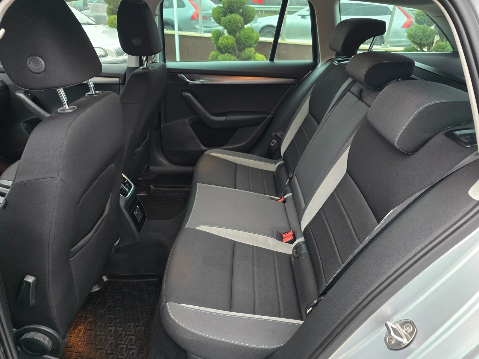 Skoda Octavia 1.6TDI 110�� 4x4 EURO 6b ! ! ������ ��������� | Mobile.bg � ����������� 11